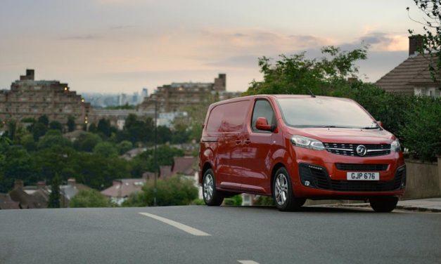 VAUXHALL MOTORS LAUNCHES CAMPAIGN FOR NEW VIVARO