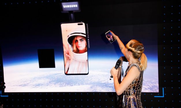 Cara Delevingne and Samsung Together Unveil Their First SpaceSelfie at Star-Studded Event in London