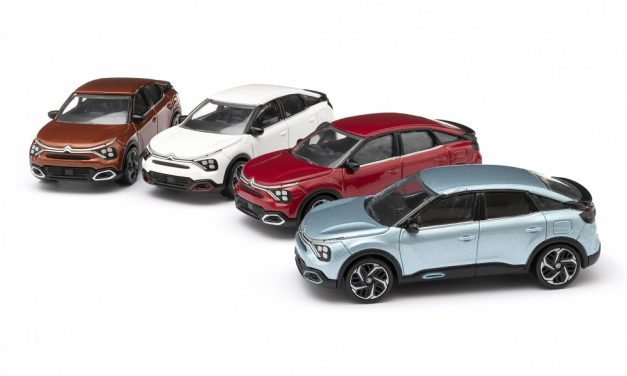 NEW C4 AND NEW Ë-C4 – 100% ËLECTRIC JOIN THE CITROËN MINIATURES CATALOGUE