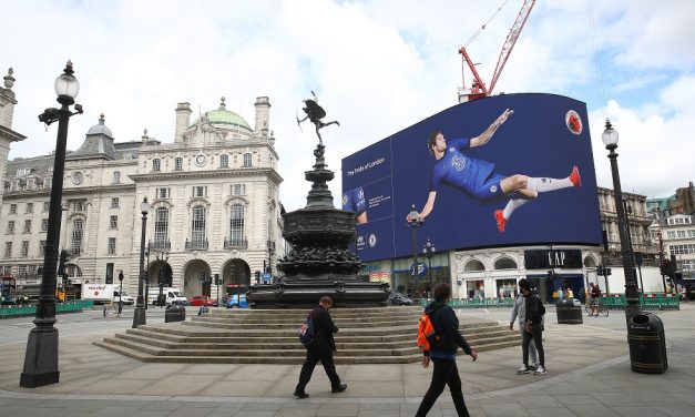 HYUNDAI HOSTS CHELSEA FC TAKEOVER AT PICCADILLY CIRCUS FOR NEW KIT LAUNCH