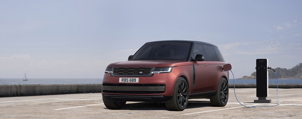 New Range Rover: Orders open for flagship SV model and Extended-Range Plug-in hybrid with up to 70 miles of EV range