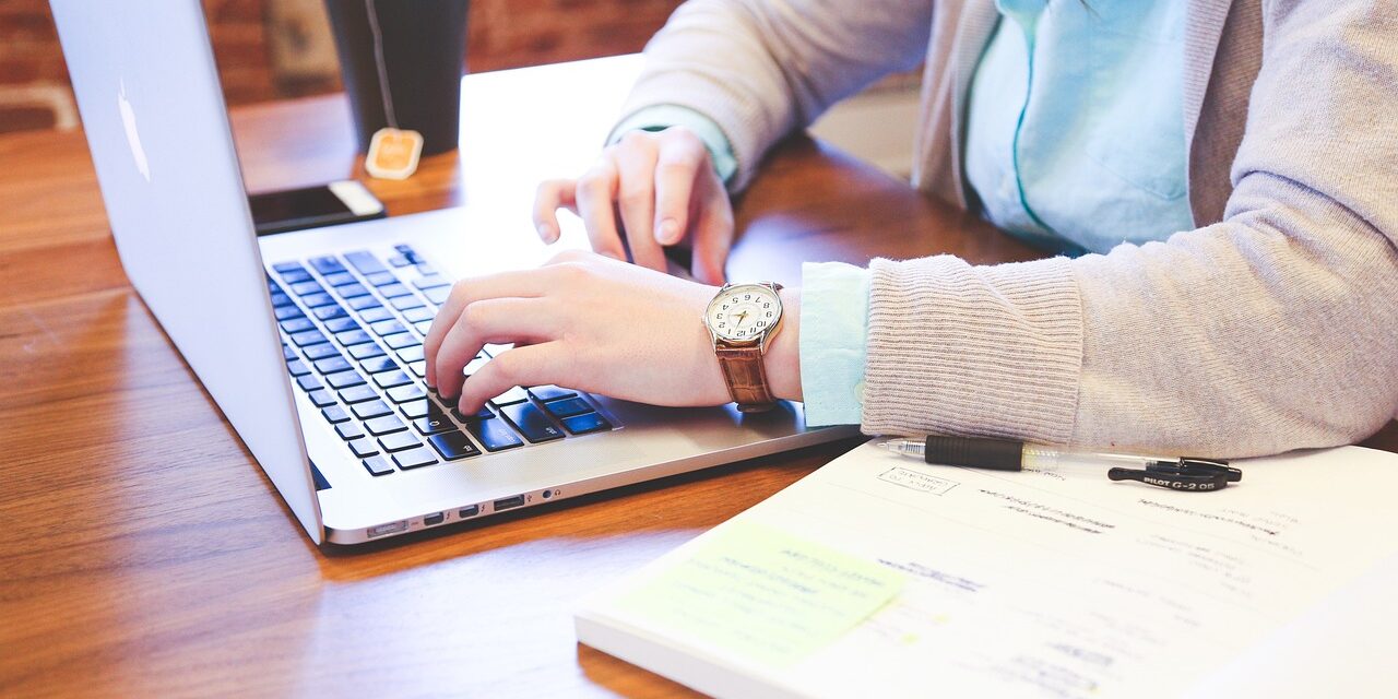Hybrid Marketing: The Benefits of Combining Print & Digital