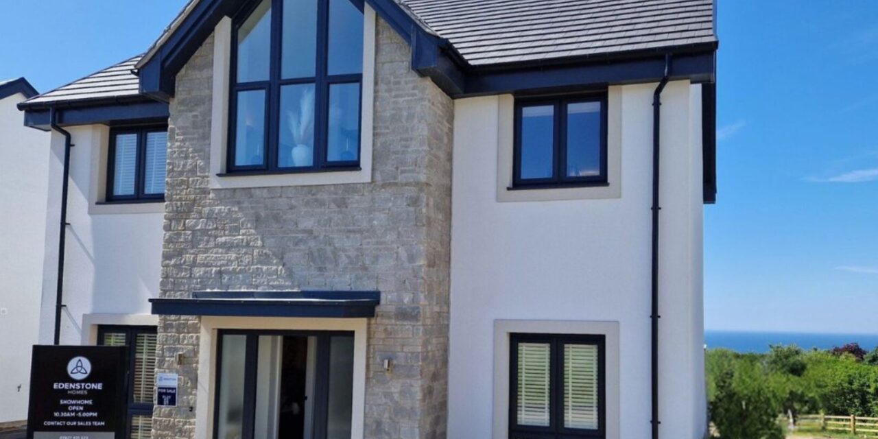 SHOW HOME SHOWCASES REVERSE LIVING AND STUNNING VIEWS IN LANGLAND