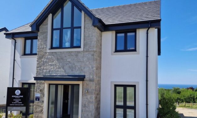 SHOW HOME SHOWCASES REVERSE LIVING AND STUNNING VIEWS IN LANGLAND