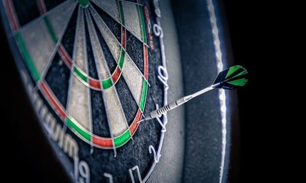 Psychic Pig Predicts Winner of the PDC World Darts Championship Final